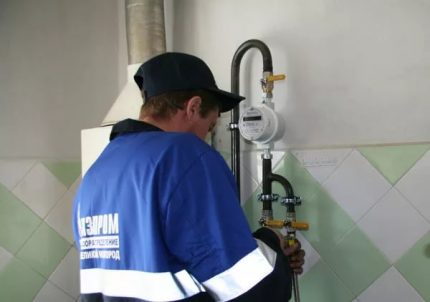 Проверка от служител на газоснабдителното дружество
