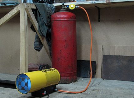 Газова пушка с връзка към бутилка