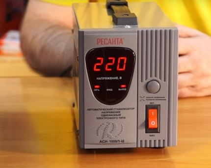 Стабилизатор Ресанта с мощност 1000VA