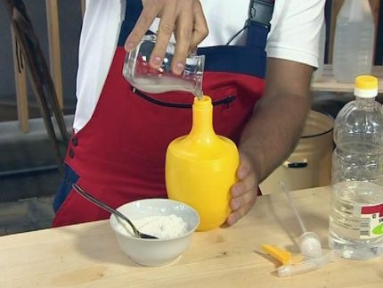 Приготвяне на почистващото средство Приготвяне на почистващото средство