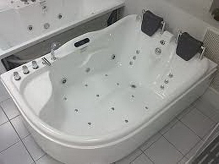 Whirlpool-Badewanne aus Acryl