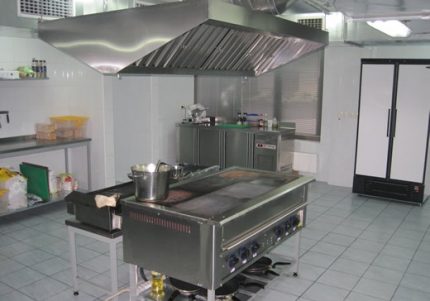Островен изсмукващ абажур