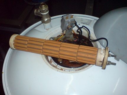Trockenes Heizelement des Boilers