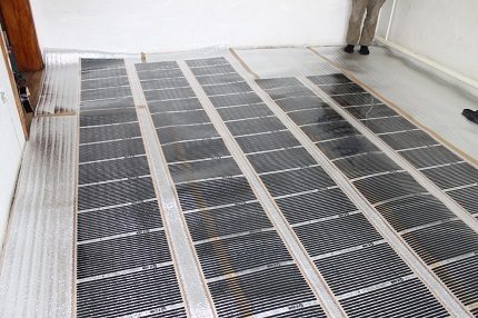 Verlegung der Folienbodenheizung