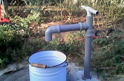 За лятно ползване помпата за вода може да се сглоби от пластмасови тръби Ръчна разглобяема помпа