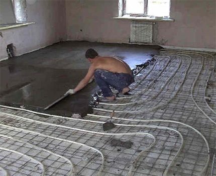 Turnarea șapei de ciment pentru pardoseală încălzită