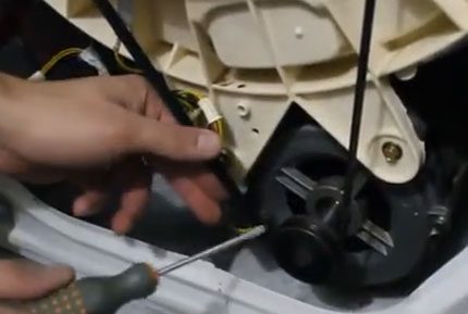 Zusammenbau der Waschmaschine Indesit