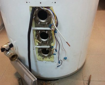 Die Reparatur des Warmwasserbereiters kann eigenhändig durchgeführt werden Defekter Boiler