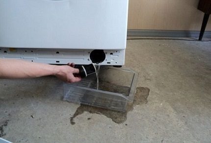 Източваме водата през филтъра