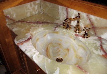 Waschbecken aus Onyx