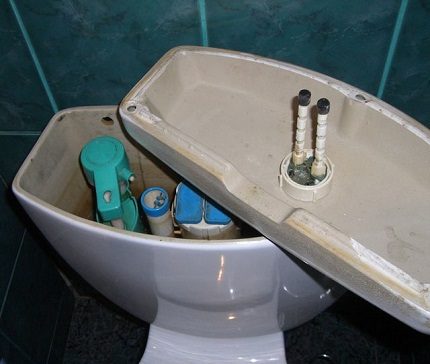 Почистване на резервоара на тоалетната