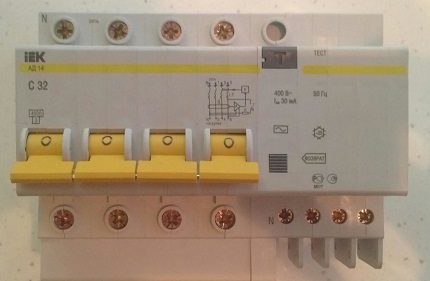 Differenzialschutzschalter Modell 4P 32A