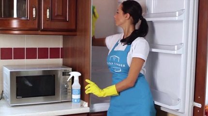 Миене на хладилника отвътре