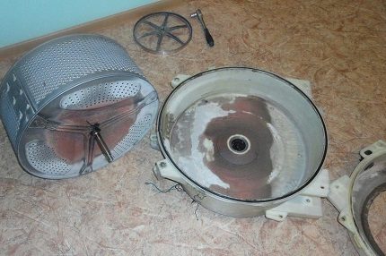 Отпадъци в разглобената вана
