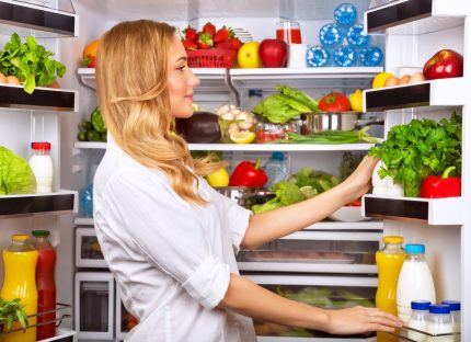 Хладилник Бош с продукти