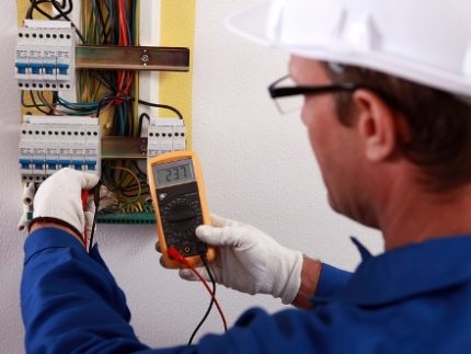 Prüfung mit einem Multimeter
