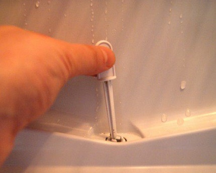 Reinigung des Abflusses bei Kühlschränken mit NoFrost-System