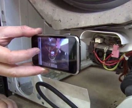 Заснемане на процеса на разглобяване на телефона