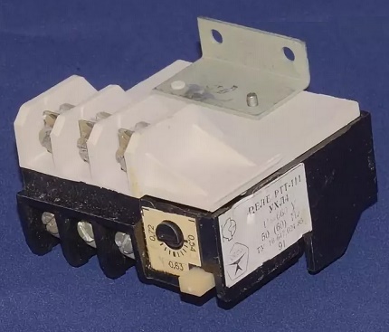 Prístroj chráni elektrickú inštaláciu pred náhlym prepätím Relé typu RTT