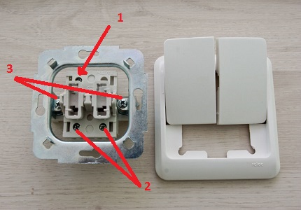 Aufbau eines Schalters mit Schraubklemmen
