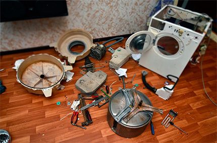 Счупена пералня в разглобено състояние Ремонт на пералня