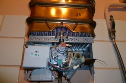 Aufbau eines Gas-Durchlauferhitzers