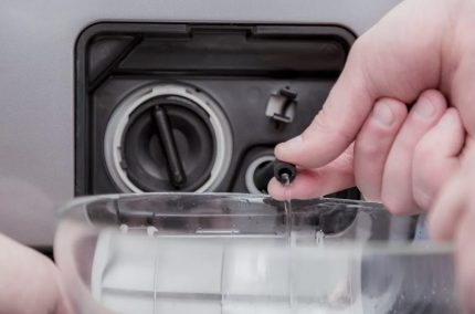 Manuelles Ablassen des Wassers