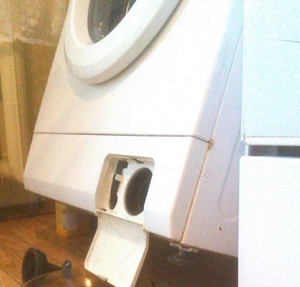 Ako najlepšie vypustit' vodu z práčky