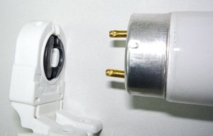 Leuchtstofflampe mit Fassung