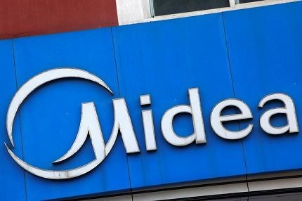 Логото на Midea върху сградата на магазина