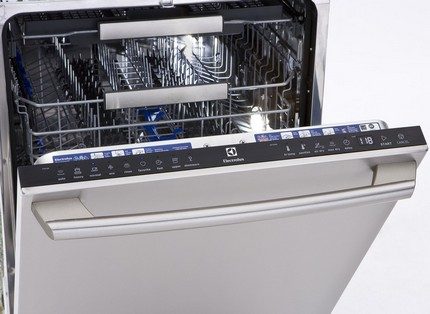 Brandul Electrolux oferă diverse soluții cromatice pentru mașinile de spălat vase Sortimentul mașinilor de spălat vase Electrolux