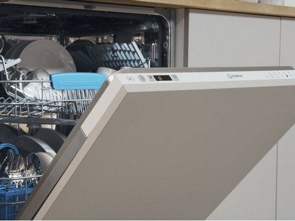 Mașinile încorporate de la Indesit sunt accesibile ca preț Designul mașinilor de spălat vase Indesit