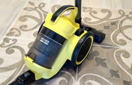 Моделът Karcher VC 3 може да почиства паркет и плочки Прахосмукачка на паркет