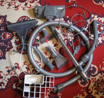 Setul de accesorii al aspiratorului din seria Twin