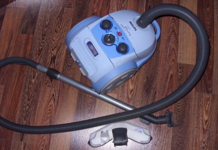 Външен вид на модела Philips FC90711 Модел прахосмукачка Philips FC90711
