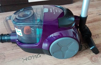 Външен вид на модификацията FC8472-01 на марката Philips Модел Philips FC8472-01