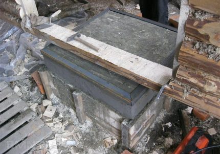 Monolithisches Betonfundament für den Ofenbau.