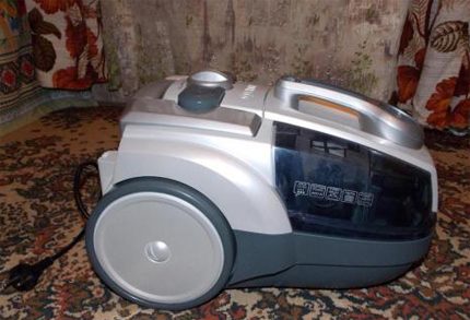 Домашна прахосмукачка Vitek VT 1833