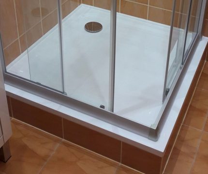 Квадратна форма на душ кабина