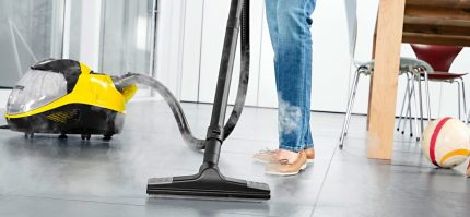 Почистване с парна прахосмукачка Почистване на пода с пара