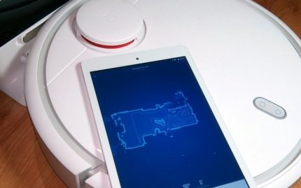 За дистанционно управление трябва да изтеглите приложение на смартфона Управление на робота чрез смартфон