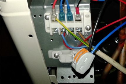 Das Stromnetz der Split-Klimaanlage