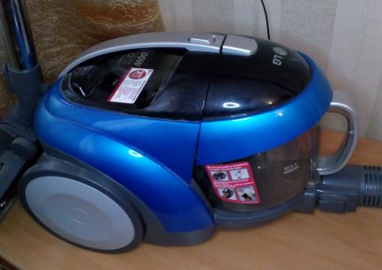 Прахосмукачка LG2000w с прозрачен контейнер за прах