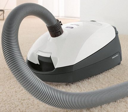 Външен вид на популярния модел Miele SBAD0 Classic C1 PowerLine Miele SBAD0 Classic