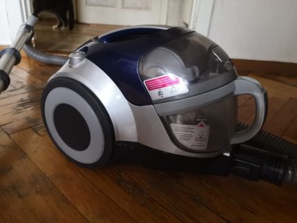 Прахосмукачка LG2000w