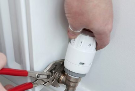 Befestigung des Thermostatkopfes