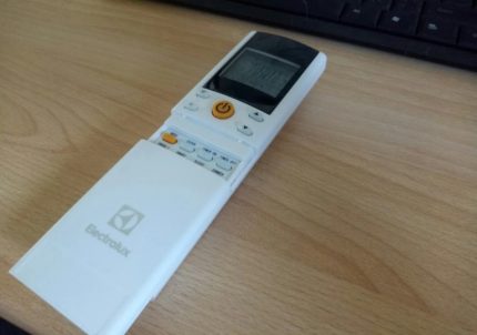 Дистанционно за модел Electrolux EACS/I-07HAR/N3 Дистанционно управление