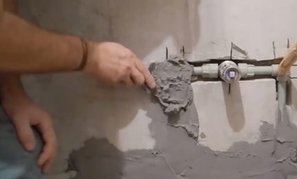 Штробоване на стени за водопровод