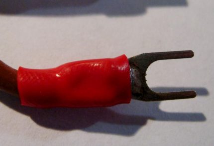 Вилочна клема с изолация