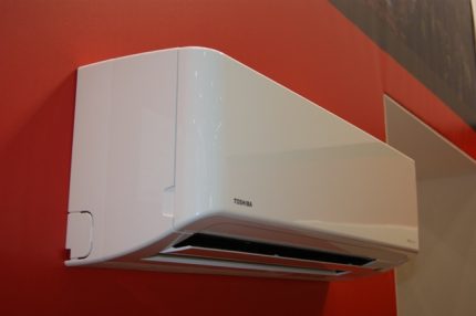 Split-Klimaanlage der japanischen Marke Toshiba